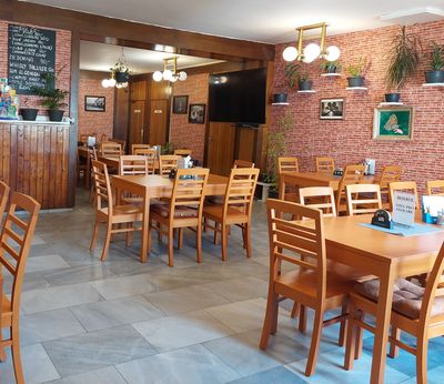 Židle a stoly do kulturních domů Židle a stoly pro kulturní domy