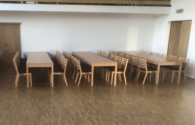 Dřevěné židle pro kultruní domy s možností stohování Dřevěné židle pro kultruní domy