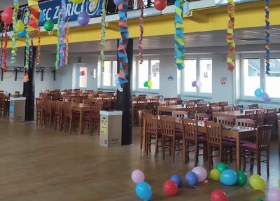 Dřevěné stoly pro kultruní domy Dřevěné žilde a stoly pro kultruní domy