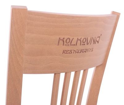 Dřevěné restaurační barové židle a stoly