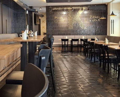 Vybavení restaurace a pivnice KAPSLOVNA sedacím nábytkem