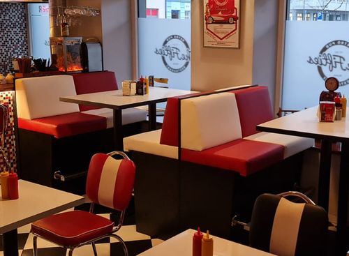 Čalouněné lavice a barové lavice v retro stylu